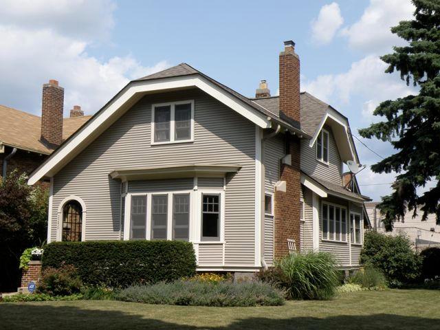 2250 N 53rd St, Milwaukee, WI 53208