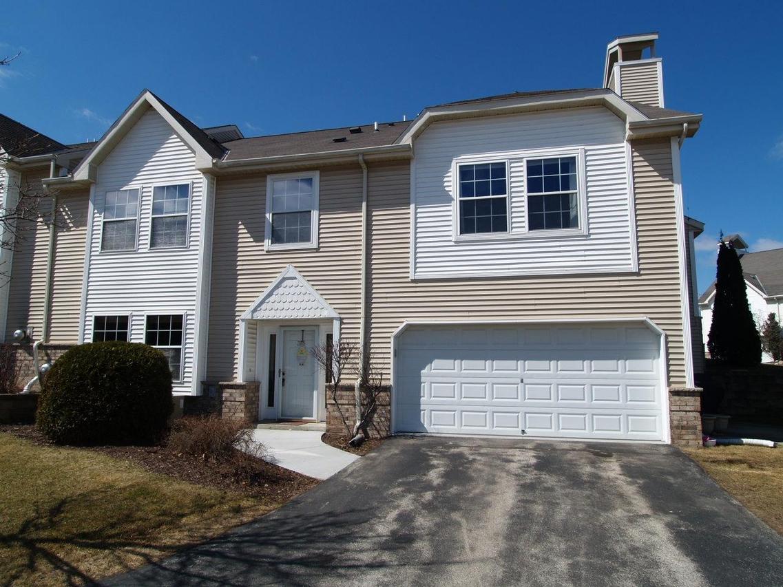 385 Lindsay Ln, Brookfield, WI 53045