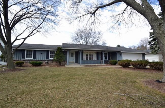 4915 S 82nd St, Greenfield, WI 53220