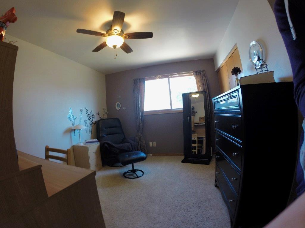 149 Crab Tree Ln, Racine, WI 53406