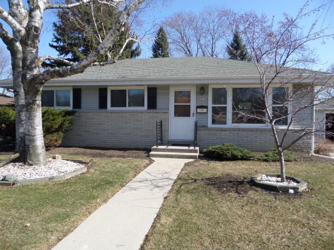 1931 W Alvina Ct, Milwaukee, WI 53221