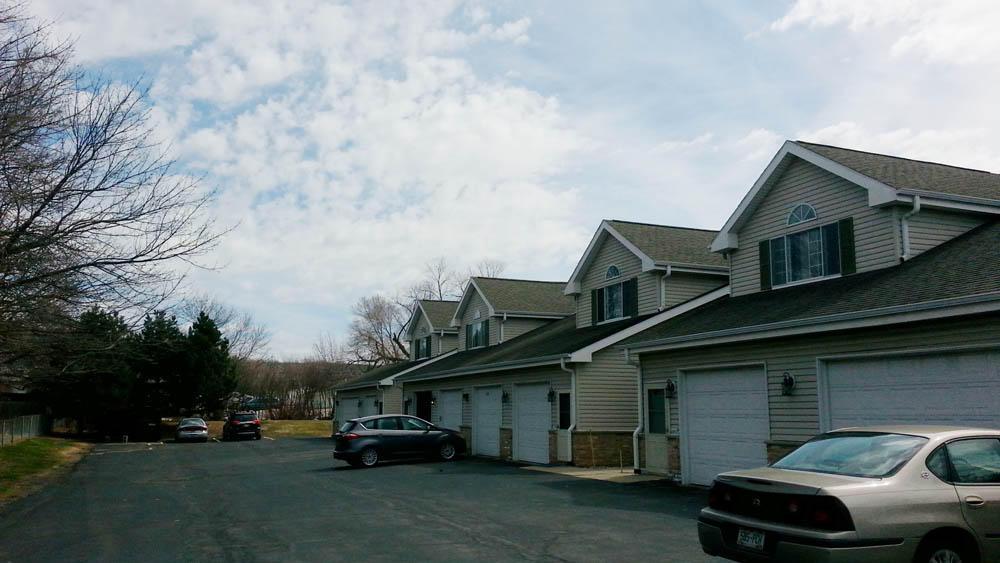 3922 S 92nd St, Greenfield, WI 53228