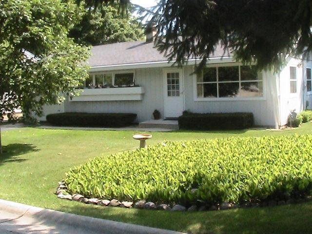 7020 N Seneca Ave, Glendale, WI 53217