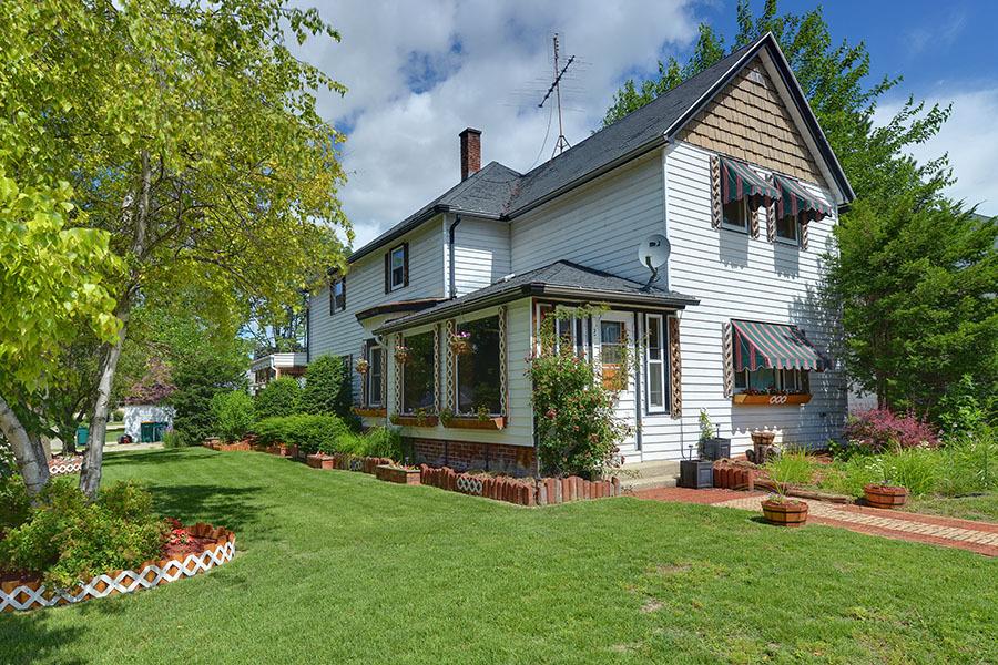215 Kettle Moraine Dr., Slinger, WI 53086