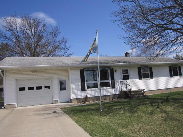 1553 W Young Dr, Onalaska, WI 54650
