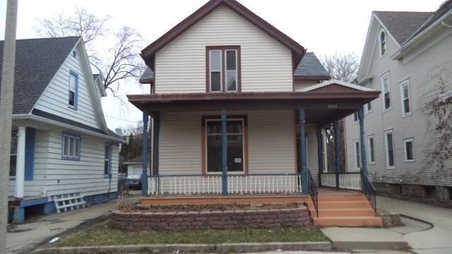 1025 Park Ave., Racine, WI 53403