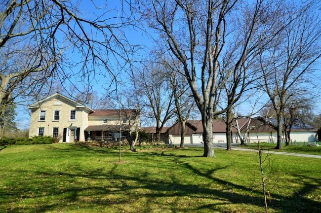 2812 Summit Ave, Waukesha, WI 53188