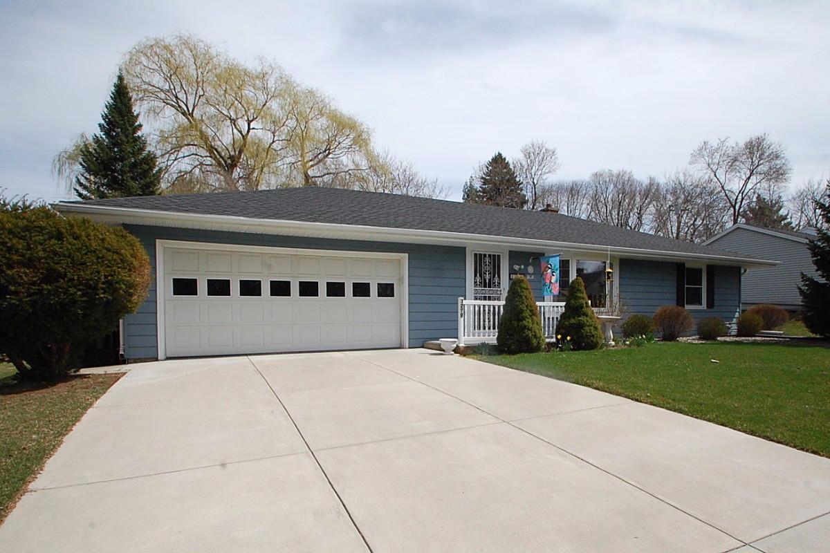 3278 N 106th St., Wauwatosa, WI 53222