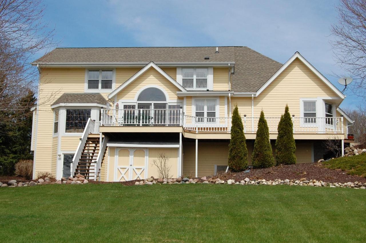 S54W22481 Deer Crossing Rd., Waukesha, WI 53189