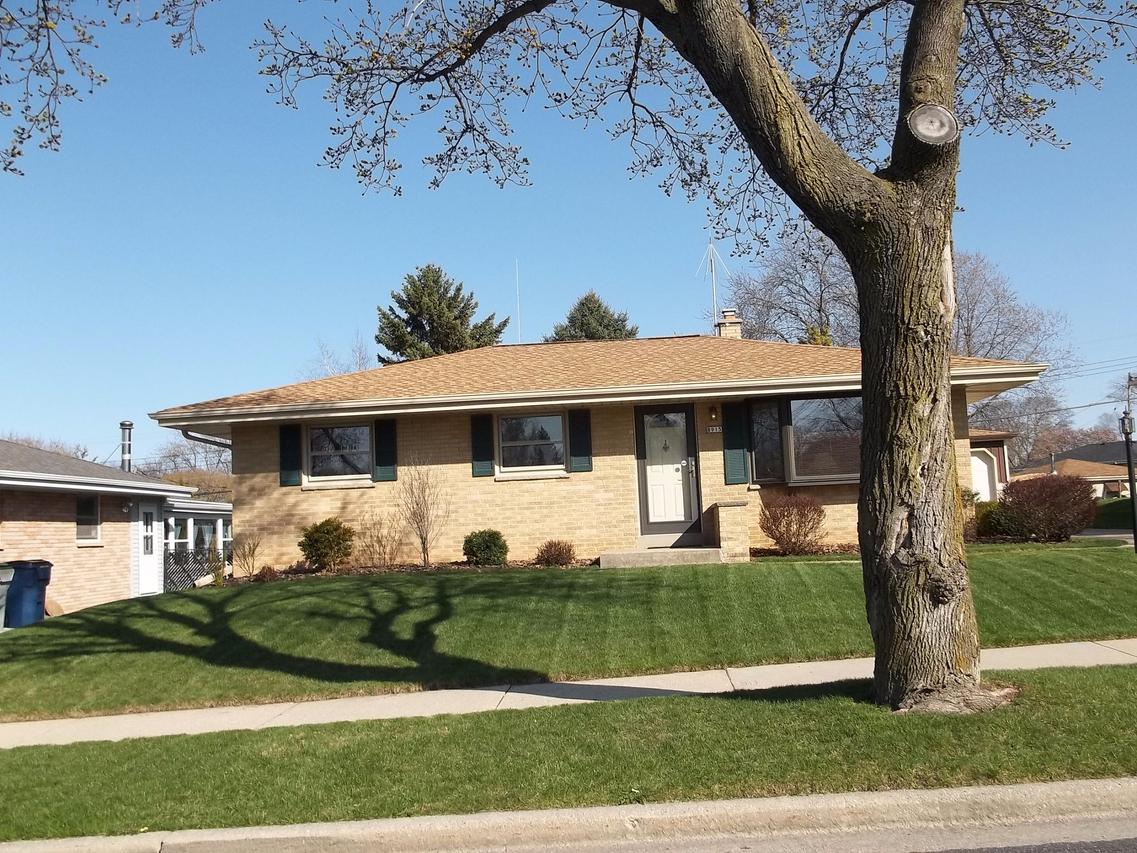 8915 W Burdick Ave., Milwaukee, WI 53227