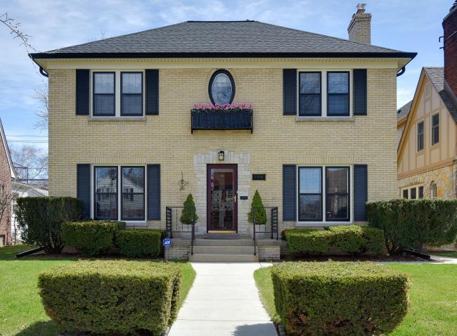 5318 N Shoreland Ave, Whitefish Bay, WI 53217
