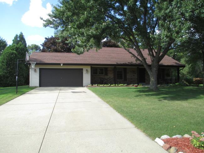 N26W22458 Ridgewood Ln, Pewaukee, WI 53186