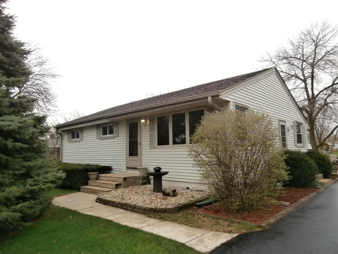 8211 W Margaret Ln, Franklin, WI 53132