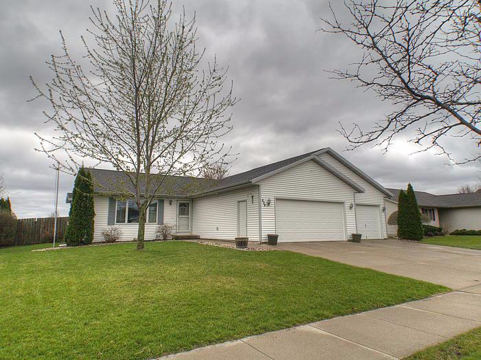 804 Eastwood St, Holmen, WI 54636