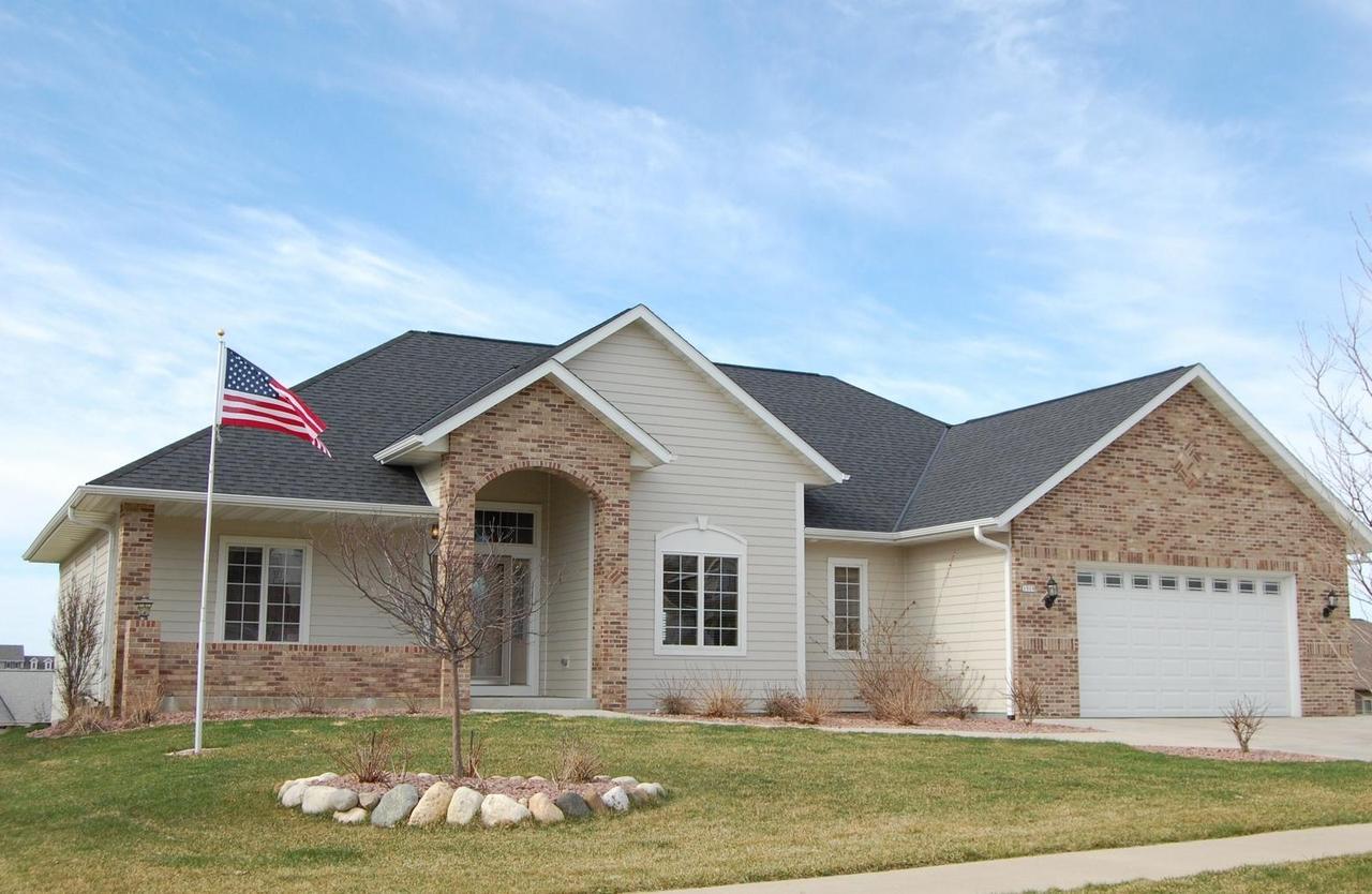 1519 Highlandview Dr, West Bend, WI 53095