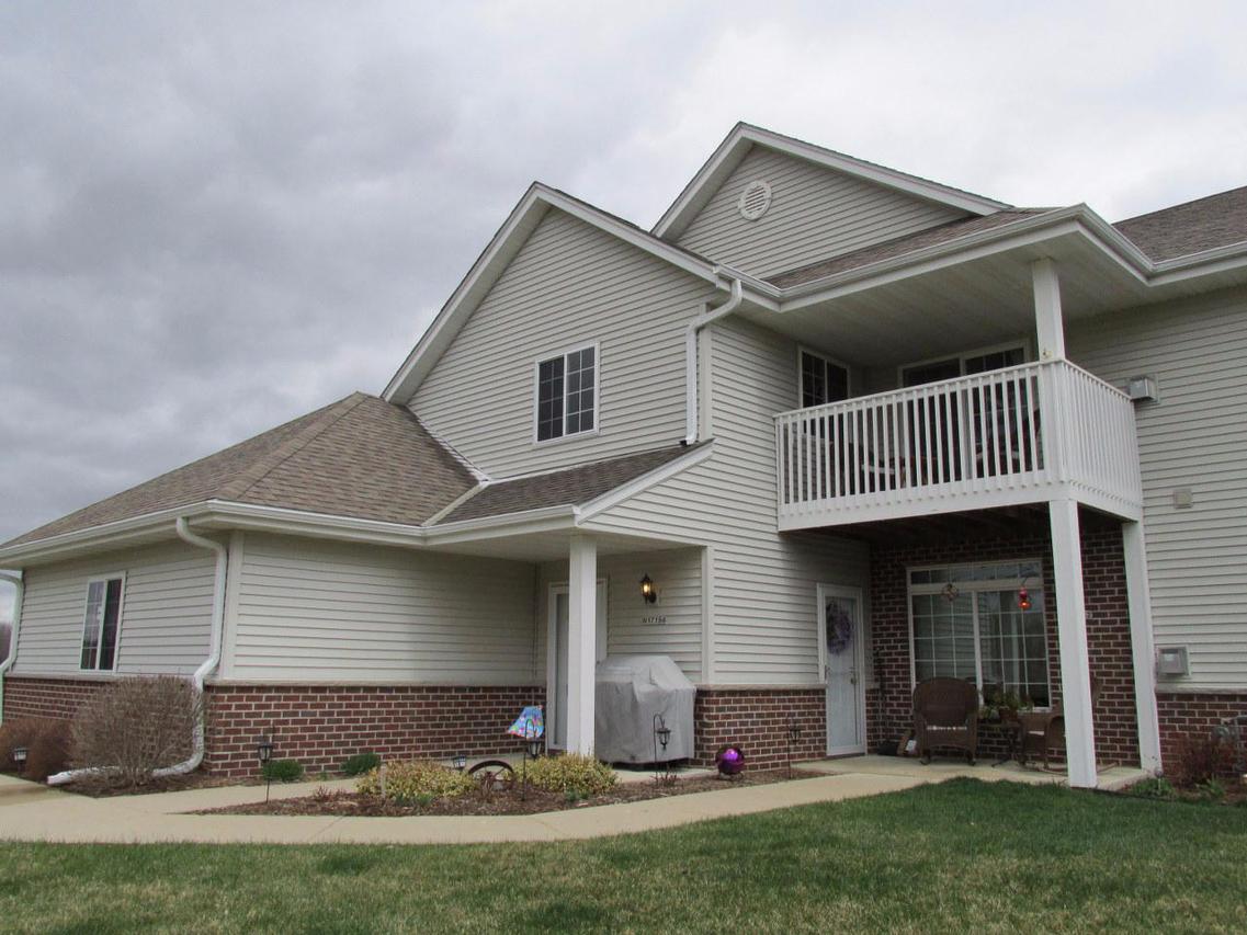 W197N17154 Stonewall Dr, Jackson, WI 53037