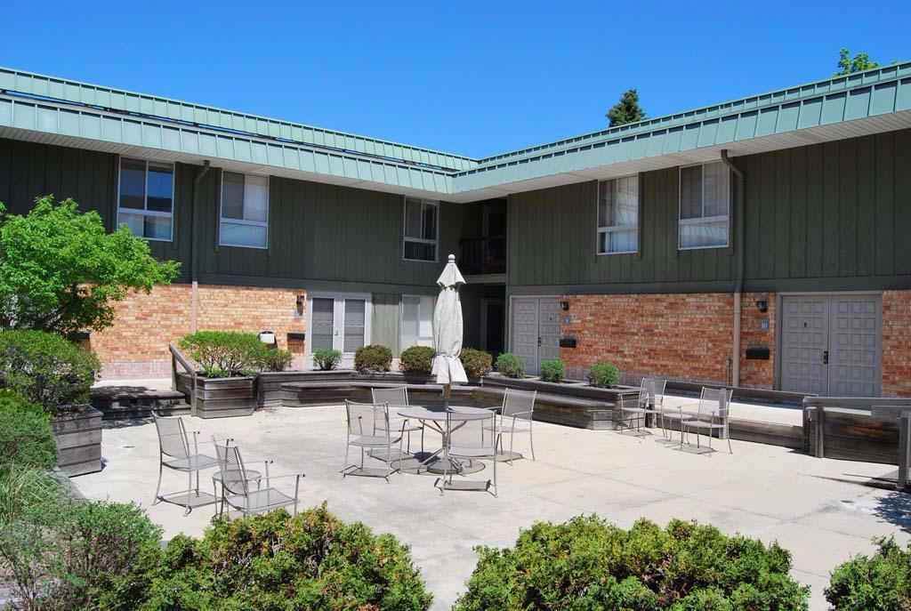 4155 W Rivers Edge Cir #14, Brown Deer, WI 53209