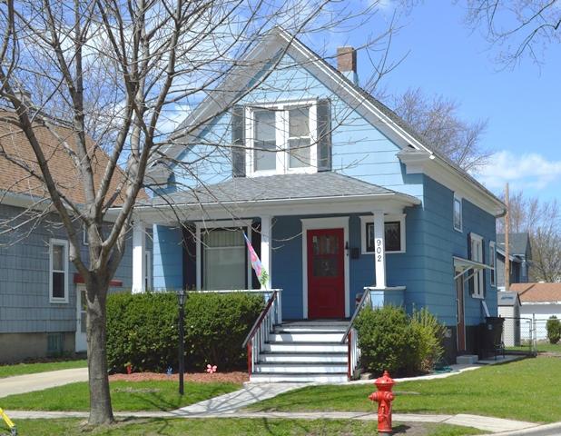 902 70th St, Kenosha, WI 53143