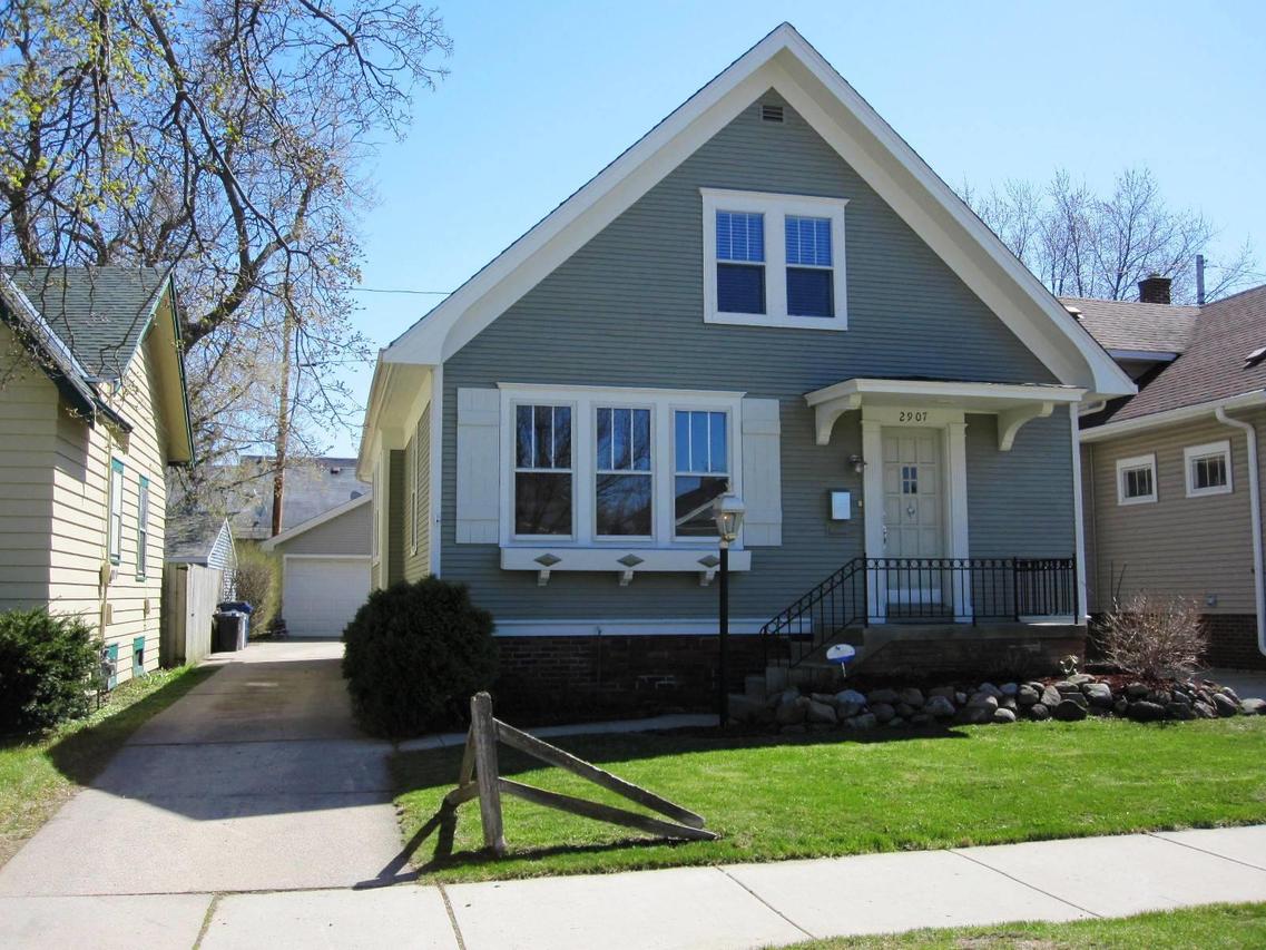 2907 Olive St, Racine, WI 53403