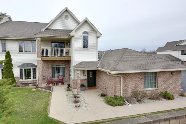 775 Cheyenne Ave #H, Grafton, WI 53024