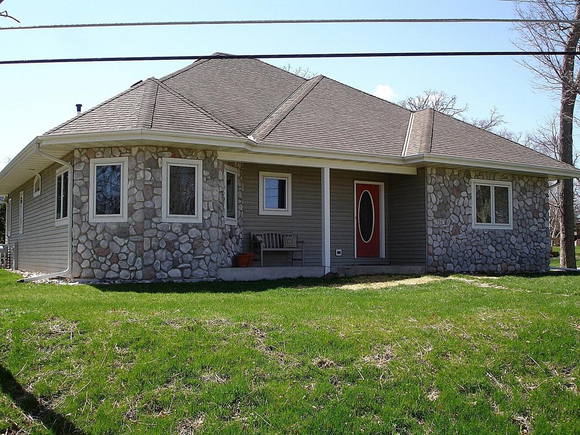 706 N University Dr., Waukesha, WI 53188