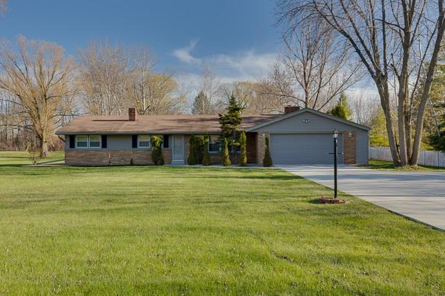 801 W San Jose Ln, Mequon, WI 53092