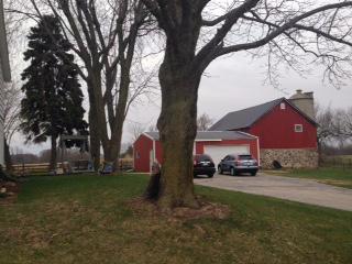 2485 Hillcrest Rd, Saukville, WI 53080