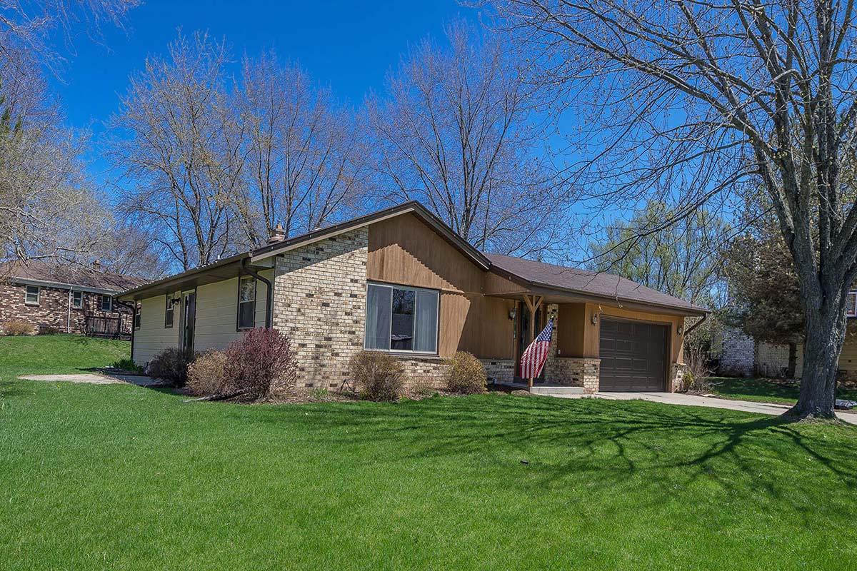 10515 W Beacon Hill, Franklin, WI 53132