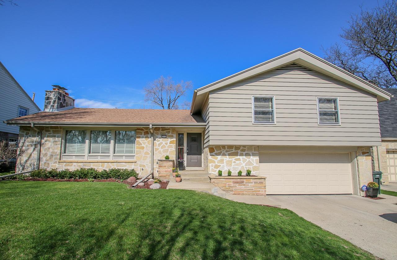 2226 N Menomonee River Pkwy., Wauwatosa, WI 53226