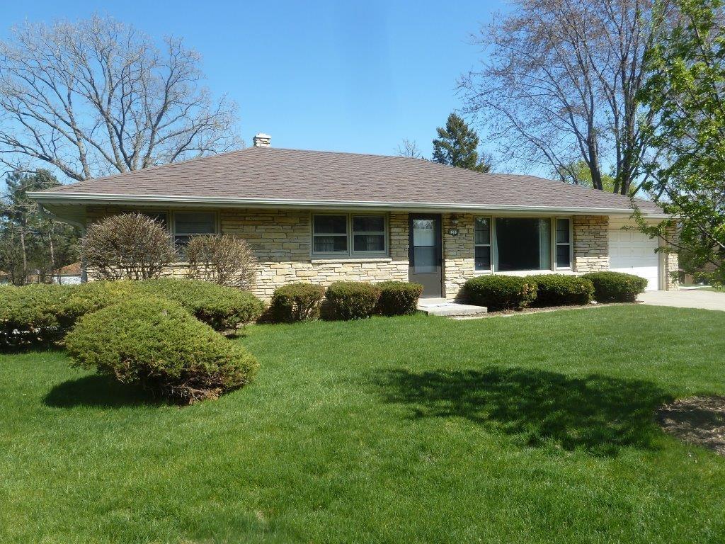 1380 Sunnycrest Dr, Brookfield, WI 53186