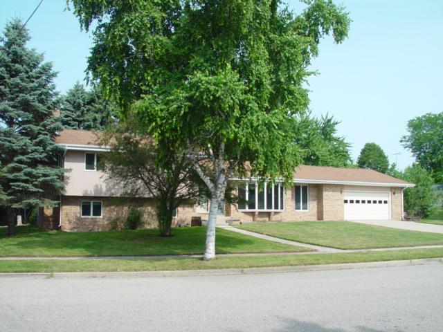 233 Evergreen Ct, Burlington, WI 53105