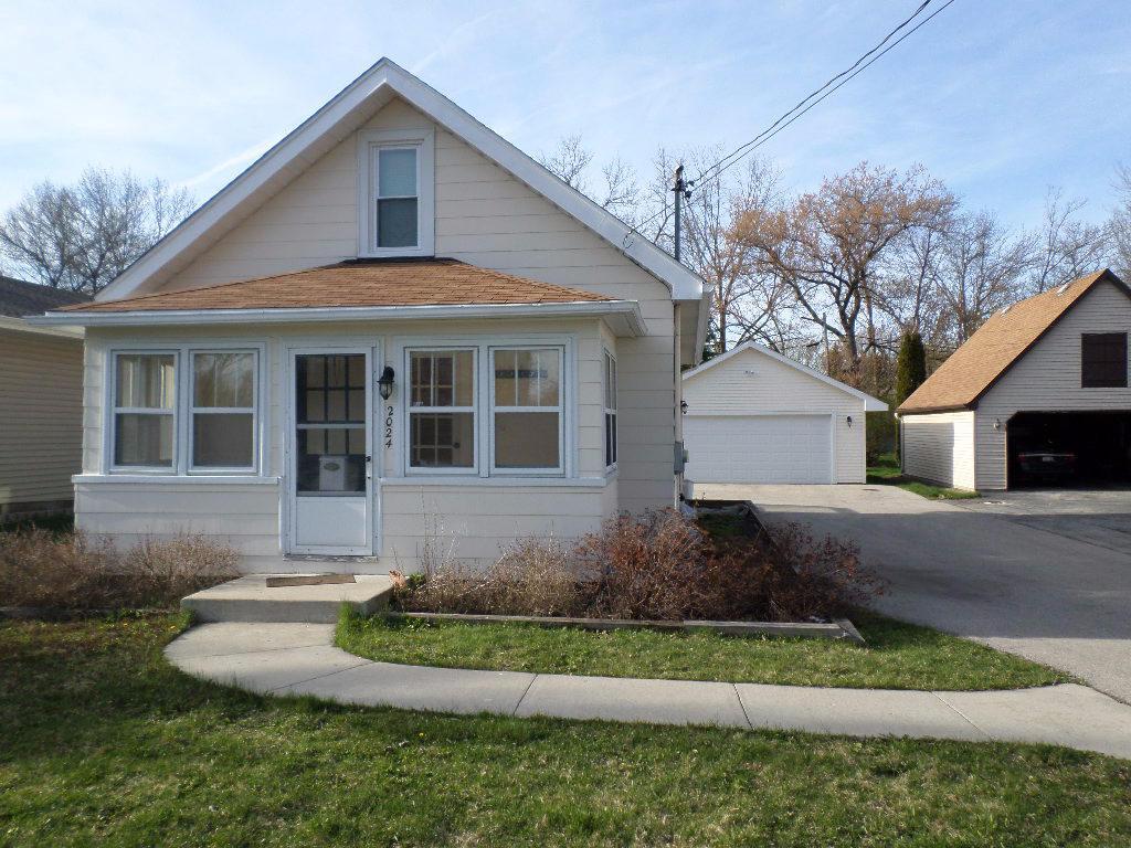 2024 Sunkist Ave., Waukesha, WI 53188
