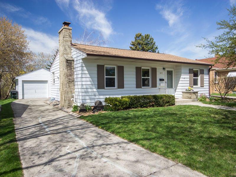 2173 S 98th St, West Allis, WI 53227