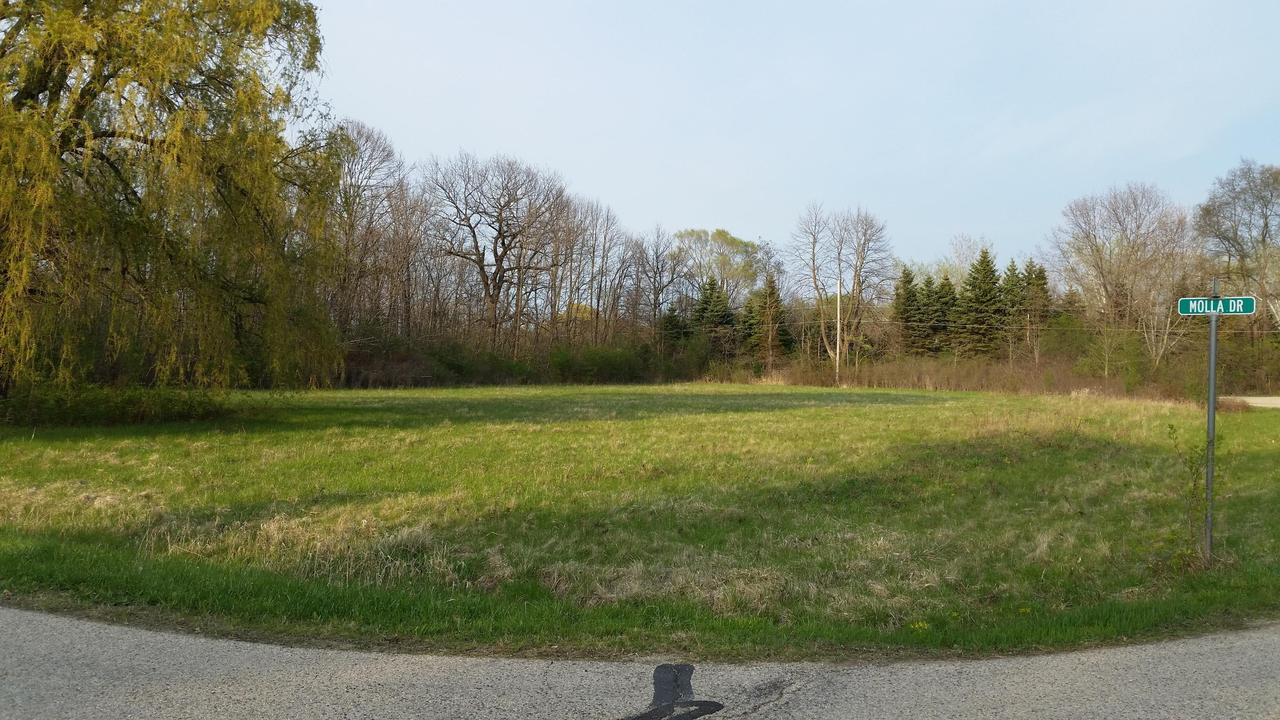 Lt3 Molla Dr, Waukesha, WI 53189