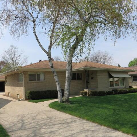 3013 S 82nd St, West Allis, WI 53219