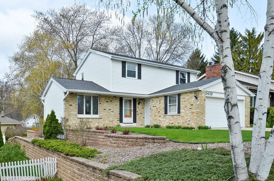 2423 N 115th St., Wauwatosa, WI 53226