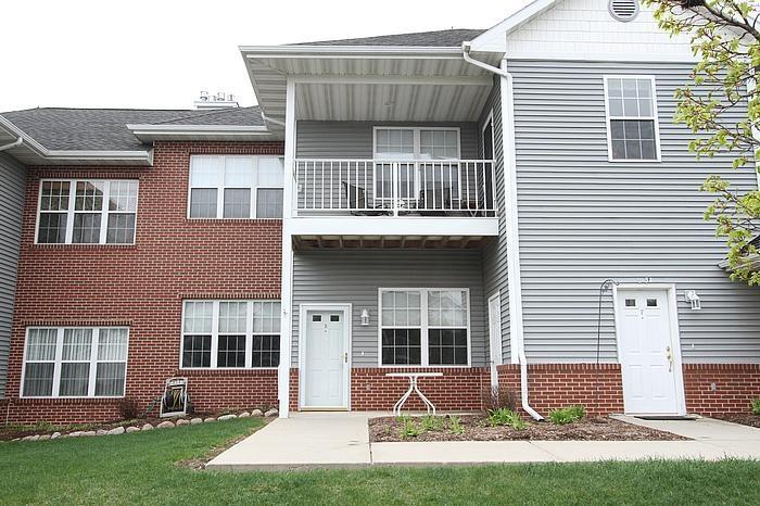 693 W Dekora St #B, Saukville, WI 53080
