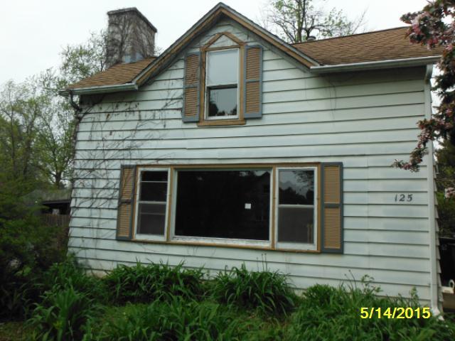 125 Ormsby St, Pewaukee, WI 53072