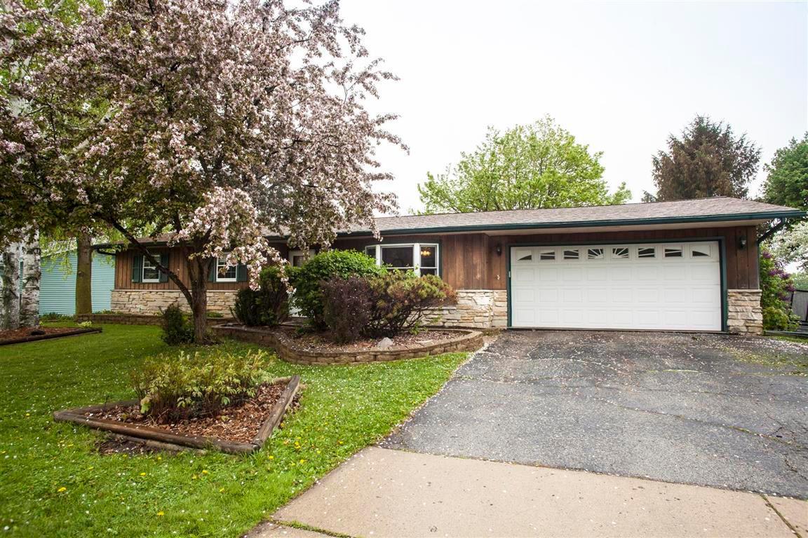 909 Rue De Senonches Dr, Horicon, WI 53032