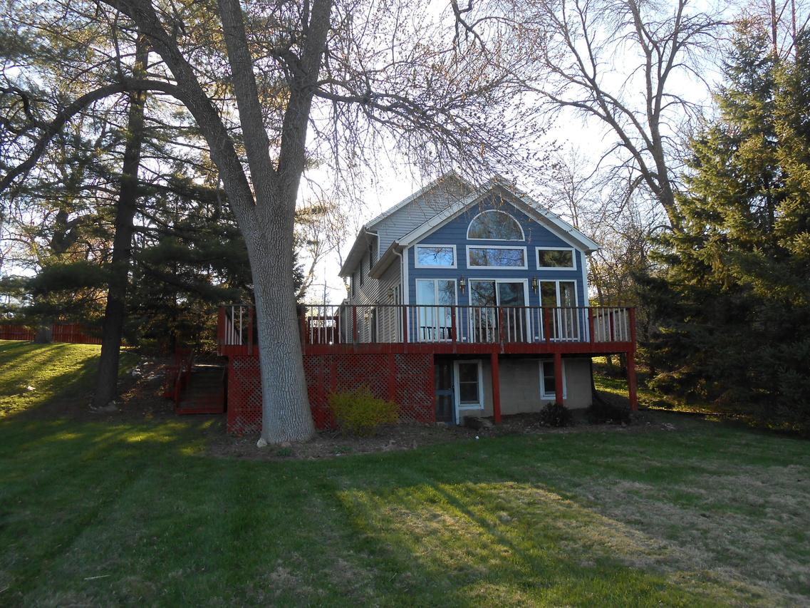 4717 Riverside Rd, Waterford, WI 53185