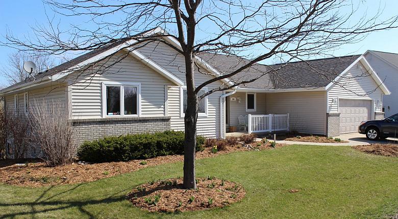 104 Hidden Lake Dr., Slinger, WI 53086