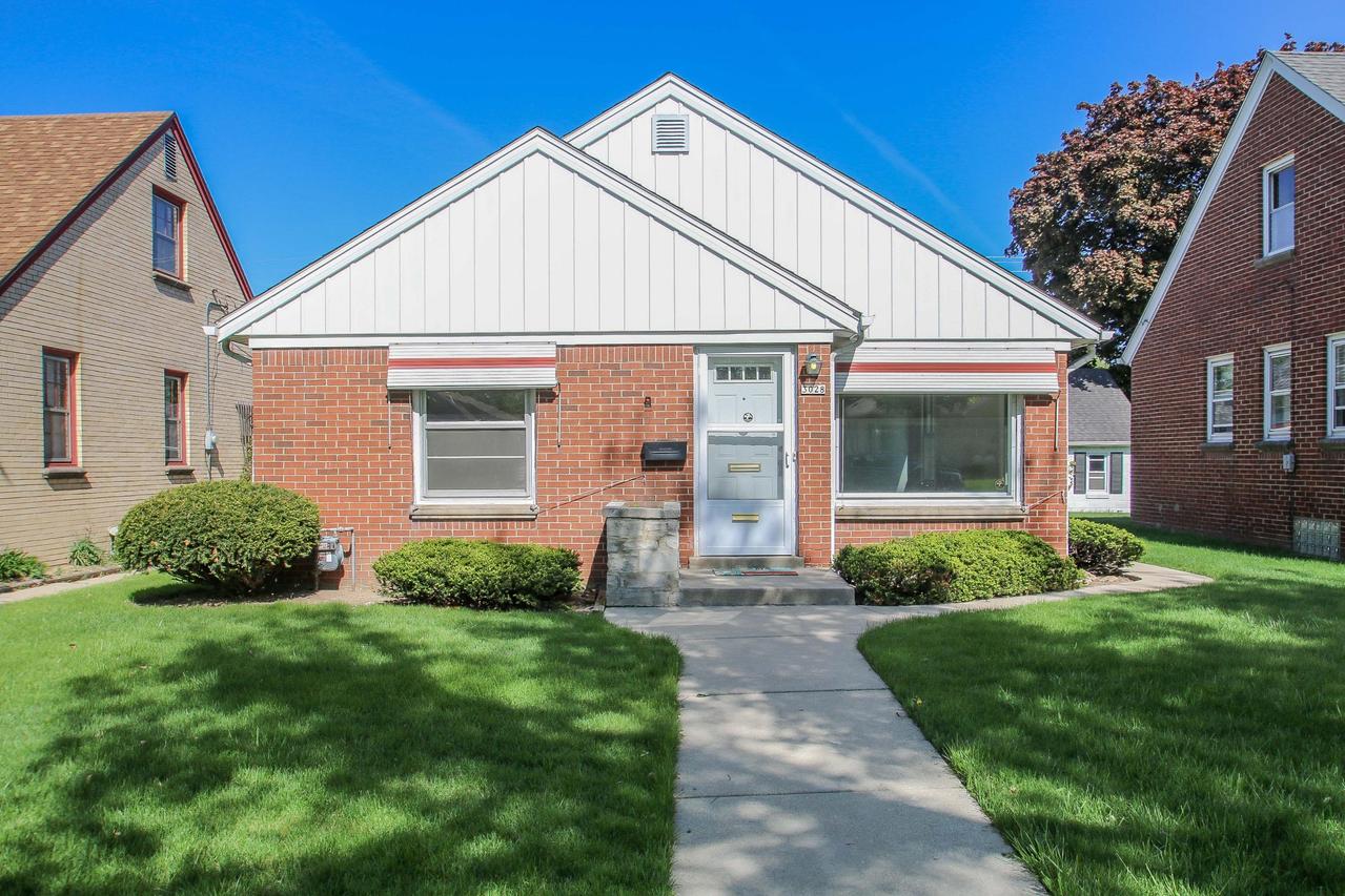 3028 N 86th St, Milwaukee, WI 53222