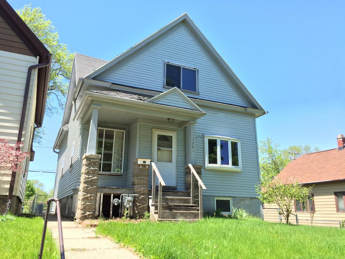 3763 S Pennsylvania Ave, Saint Francis, WI 53235