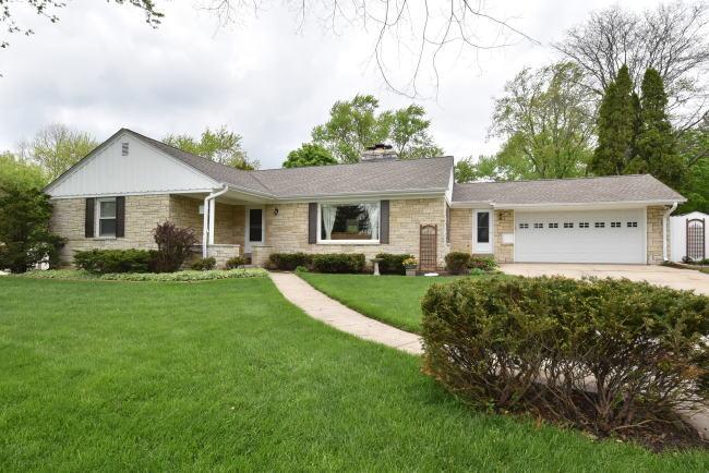 13750 Woodside Pl, Brookfield, WI 53005