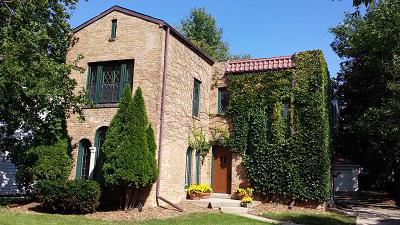 8330 N Regent Rd, Fox Point, WI 53217