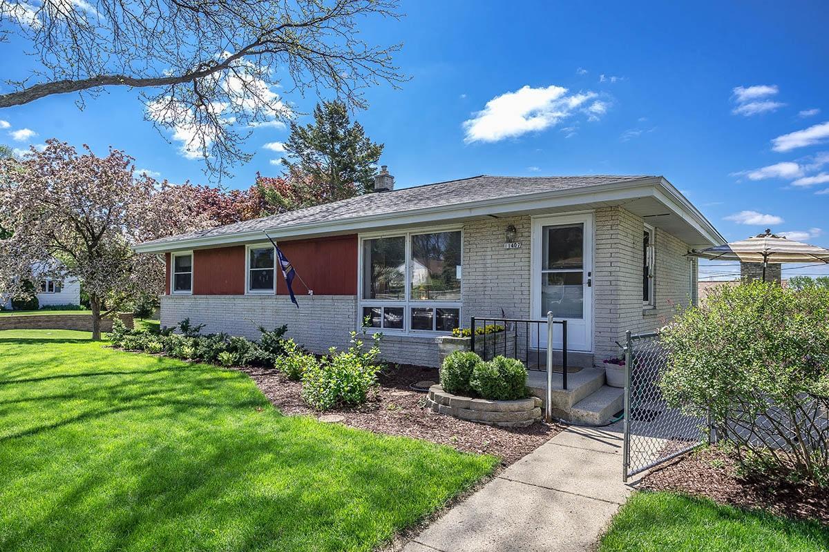 11407 W Mount Vernon Ave, Wauwatosa, WI 53226