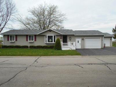 112 Eastown Manor, Elkhorn, WI 53121