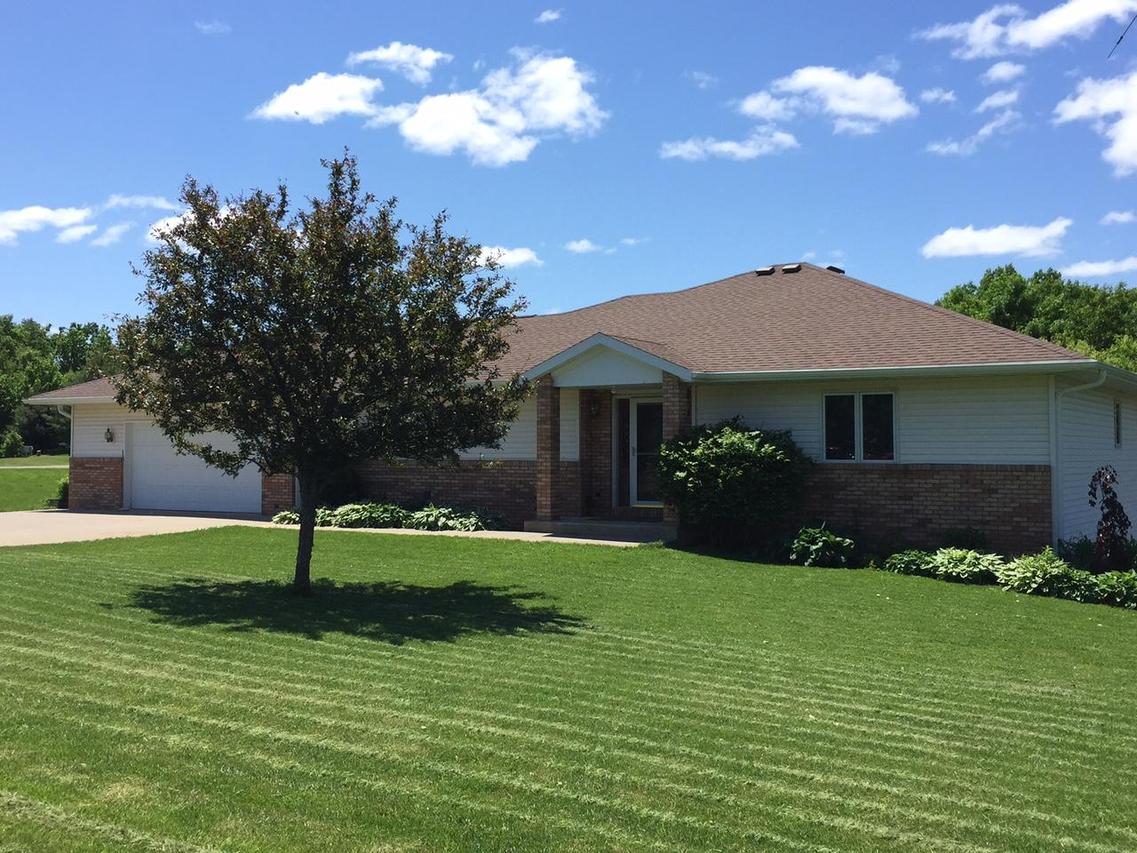 N1537 Meadow Ridge, Greenfield, WI 54601