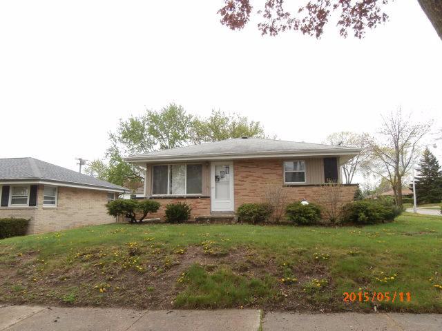 8847 W Kiehnau Ave, Milwaukee, WI 53224
