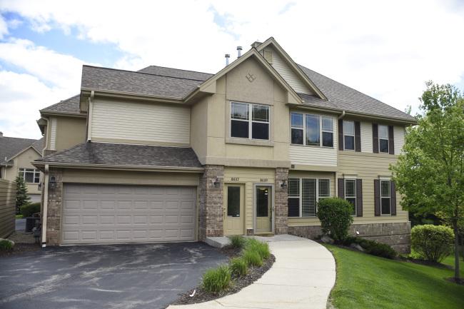 8639 S Deerwood Ln, Franklin, WI 53132